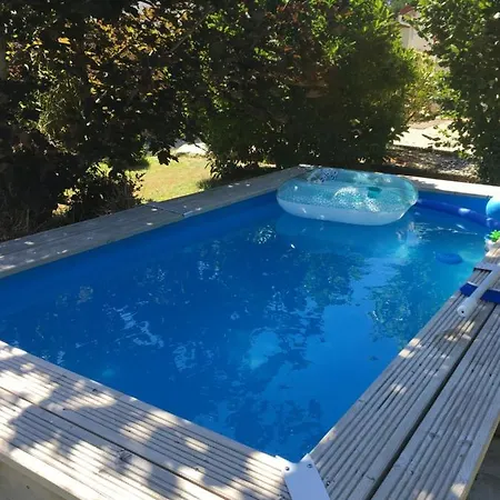 Maison Atypique 5 Couchages ,2 Lits Doubles Et Un Lit Simple ! Avec Un Grand Terrain !animaux Bienvenus !wifi Netflix Ecran Plat 4k