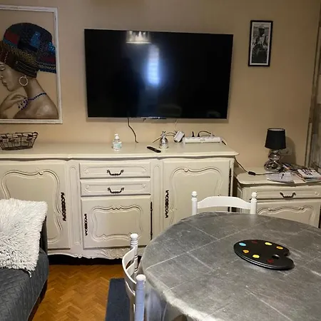 Maison Atypique 5 Couchages ,2 Lits Doubles Et Un Lit Simple ! Avec Un Grand Terrain !animaux Bienvenus !wifi Netflix Ecran Plat 4k *