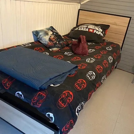 Maison Atypique 5 Couchages ,2 Lits Doubles Et Un Lit Simple ! Avec Un Grand Terrain !animaux Bienvenus !wifi Netflix Ecran Plat 4k *